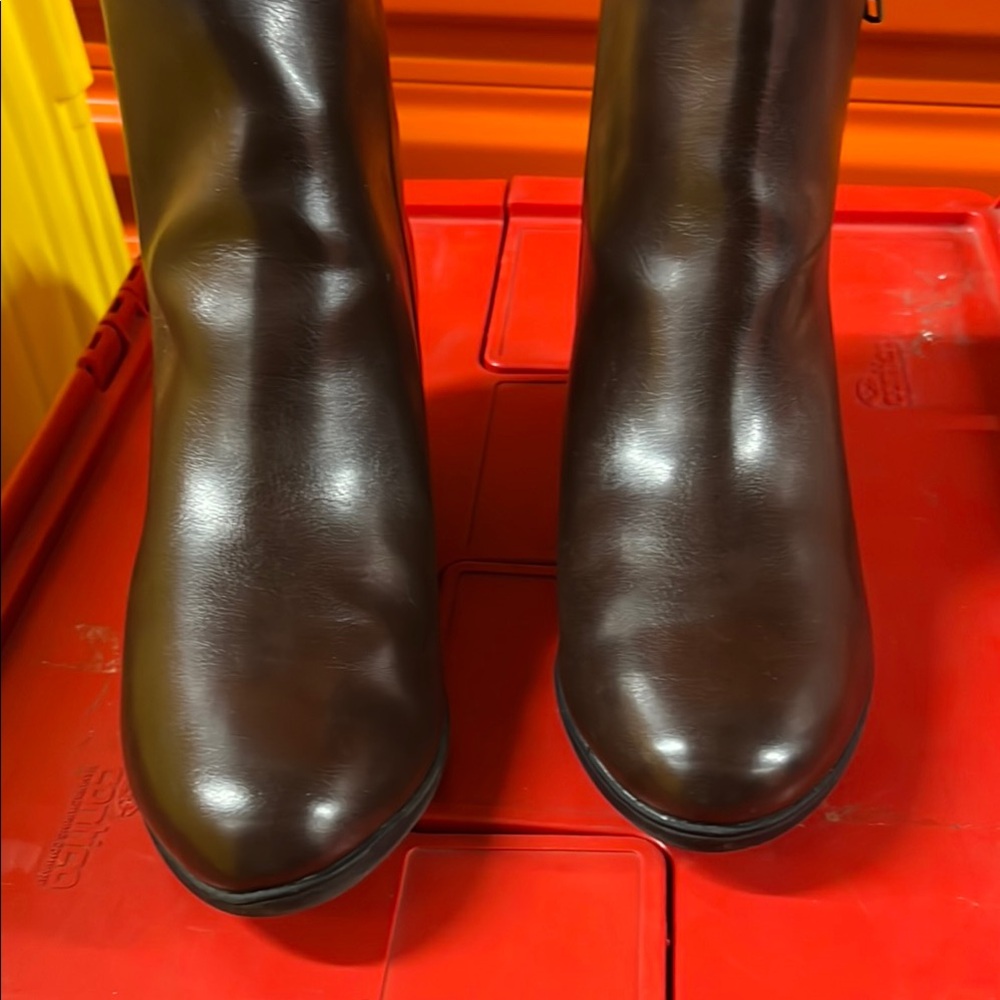 Elegant Brown Women's Boots